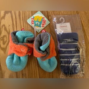 2 pairs of newborn baby booties!